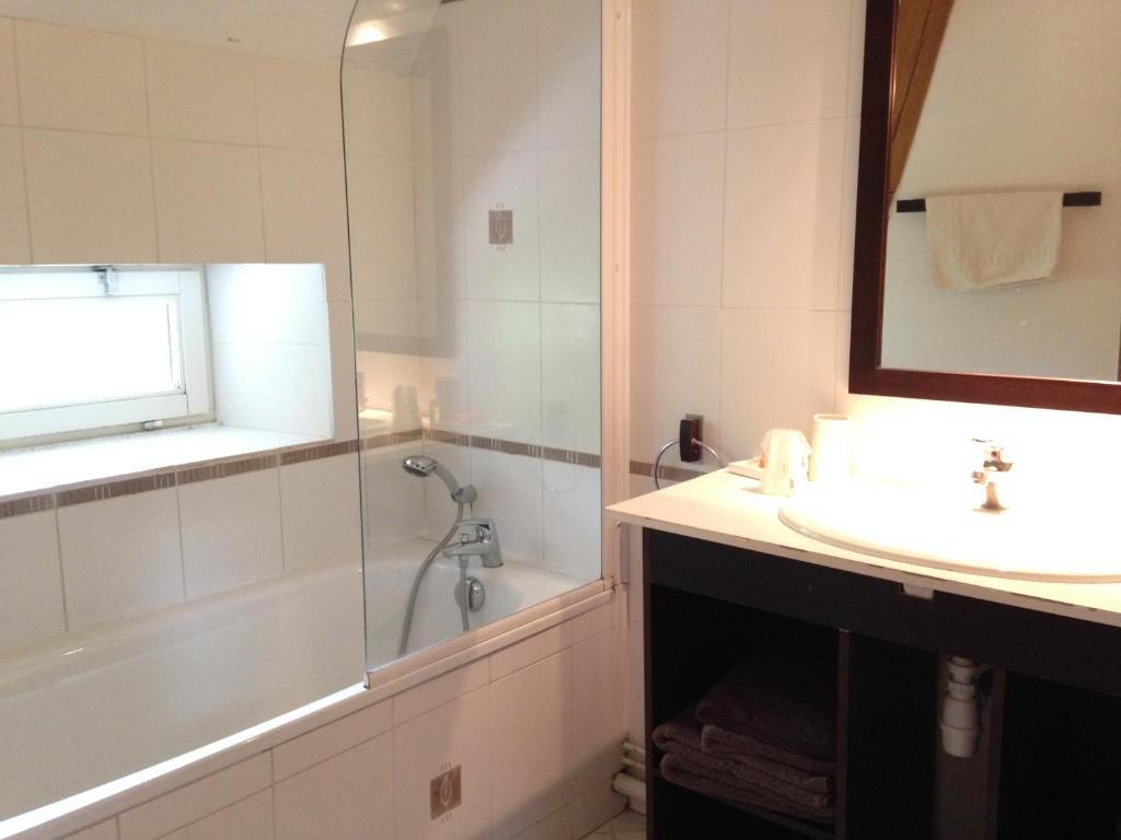 La Ferme Du Dizacre Bed & Breakfast *